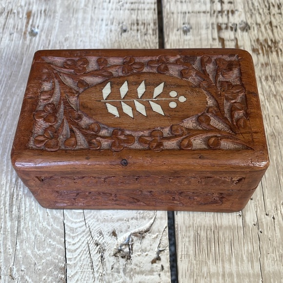 Vintage Hand Carved Wood Trinket / Jewelry
Box with Inlay Flower - Picture 1 of 8